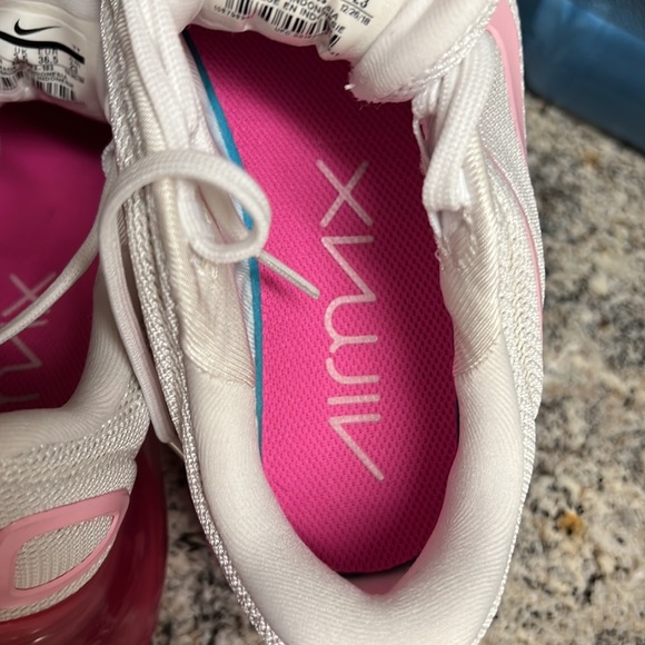 Nike Airmax 720 Athletic shoes 🌸🌺 - Picture 6 of 12